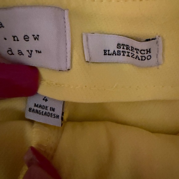 Elegant yellow Women's Shorts - Picture 4 of 5